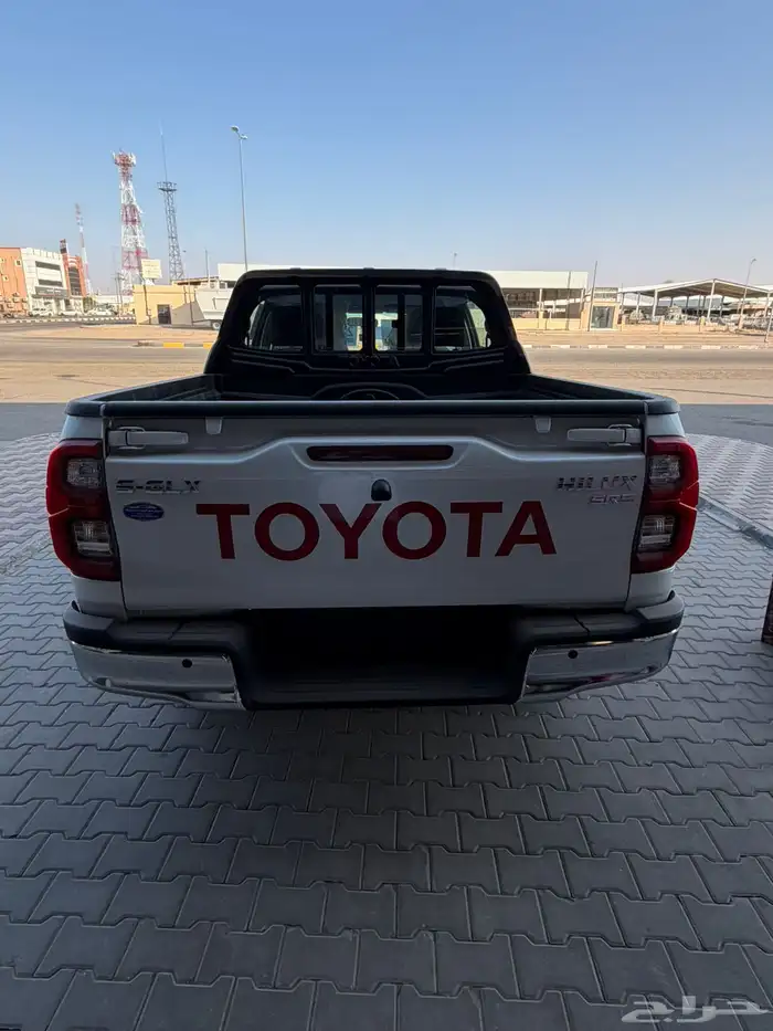 تويوتا هايلوكس غمارتين بنزين S.GLX قير عادي دبل 2025 سعودي 5