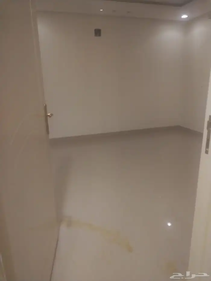 فيلا للايجار الشهري حي طويق 23