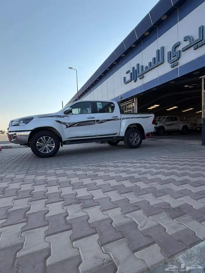 تويوتا هايلوكس غمارتين بنزين S.GLX قير عادي دبل 2025 سعودي 4