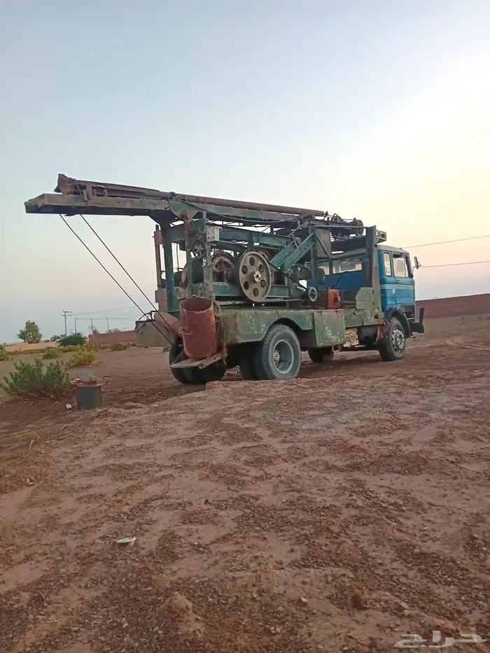 حفار آبار رتوازيه تنزيل ورفع قطاسات حفر قواعد البناء حفر صرف 0