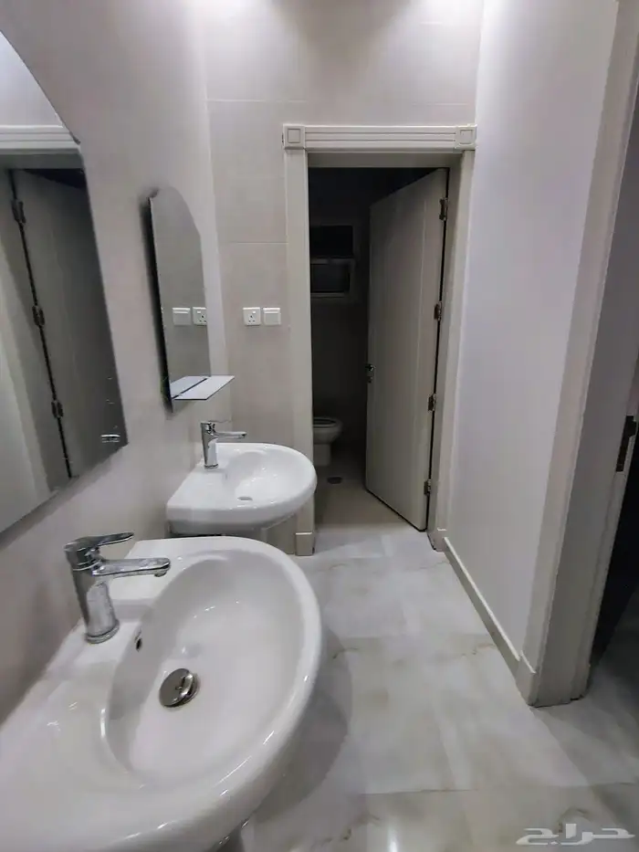 شقه للايجار المهديه طابق ثاني للعرسان 3 غرف وصاله بسعر 35 ال 5