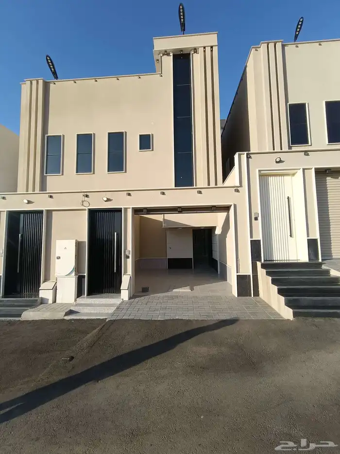 للبيع ارواف ارضيه وعلويه بي سطح بحوش ومدخل سياره 1