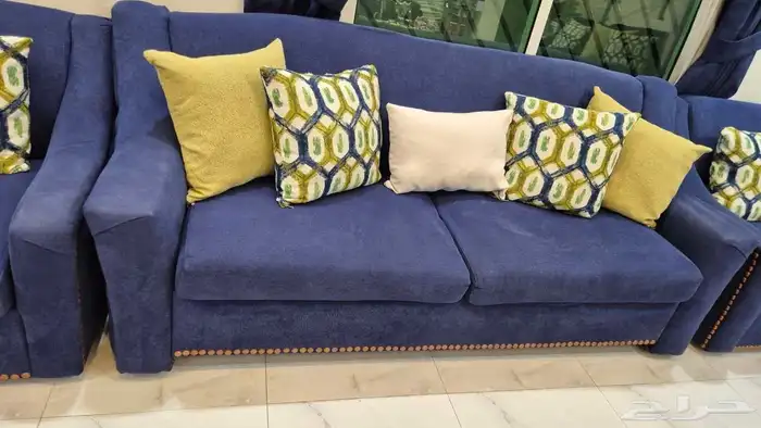 طقم كنب مع ستاره بحاله جيده مكون من 3 ثلاثي و5 مفرد و1ستاره 0