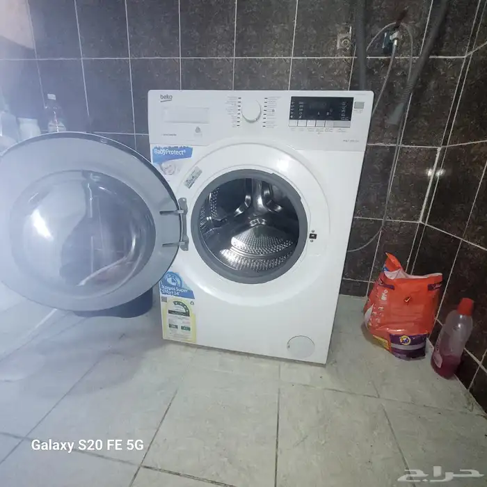 غرفة نوم (سرير كبير كينغ سايز) دولاب ثلاجة غسالة سرير اطفال 9