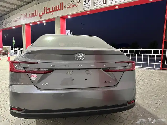 تويوتا كامري LE هايبرد اللون تيتانيوم موديل 2025 تقسيط وكاش 2