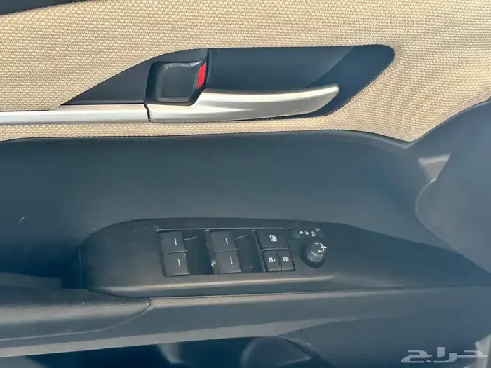 تويوتا كامري E بنزين استاندر طيس تيتانيوم موديل 2025 الساير 6