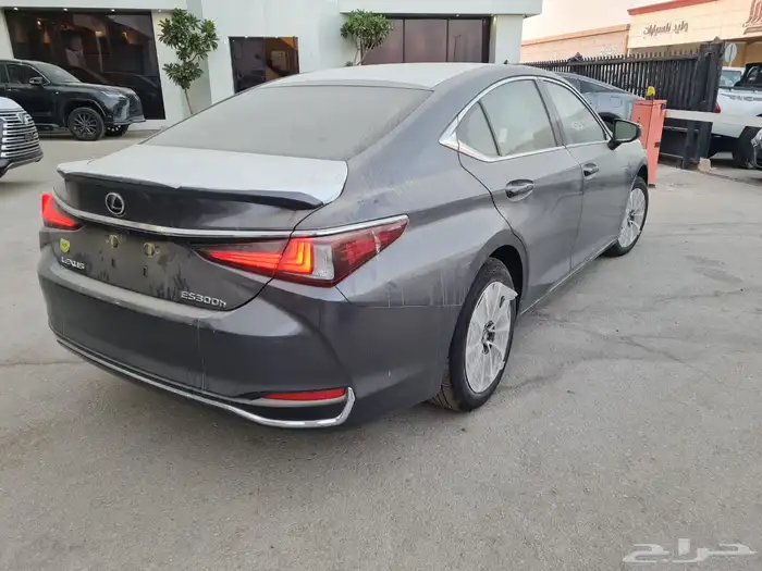لكزس ES 300 هايبرد 2025 2
