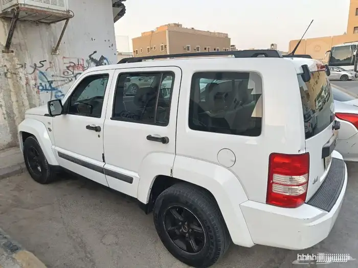 Jeep Liberty 2011 urgent sale 6