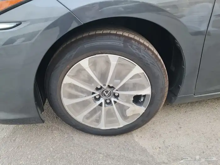 لكزس ES 300 هايبرد 2025 0