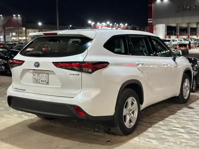 تويوتا هايلاندر 2022 LE ( عبداللطيف جميل ) 3