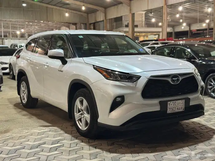 تويوتا هايلاندر 2022 LE ( عبداللطيف جميل ) 2