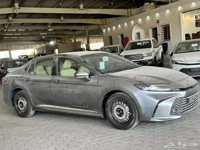 تويوتا كامري E بنزين استاندر طيس تيتانيوم موديل 2025 الساير 3