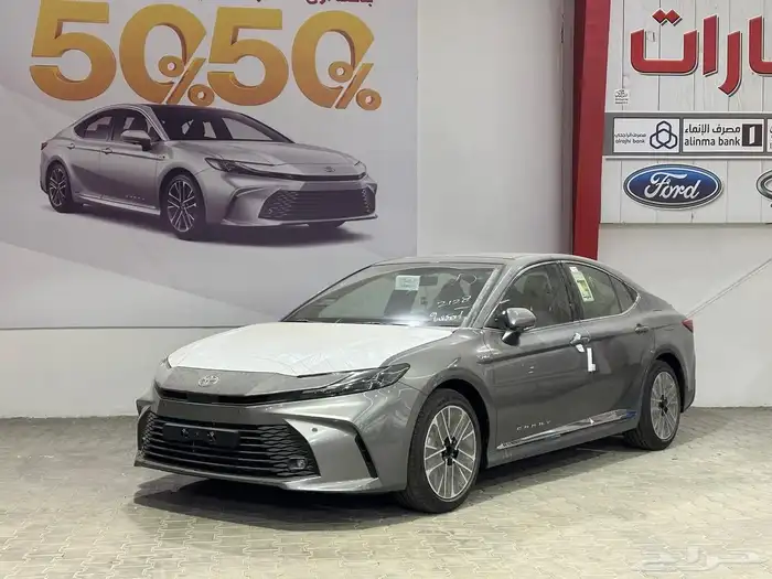تويوتا كامري LE هايبرد اللون تيتانيوم موديل 2025 تقسيط وكاش 0