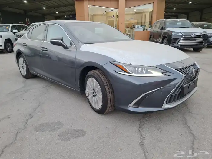 لكزس ES 300 هايبرد 2025 1