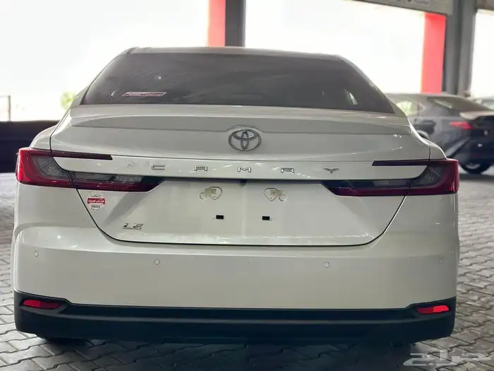 تويوتا كامري LE بنزين اللون أبيض لؤلؤي موديل 2025 تقسيط وكاش 3