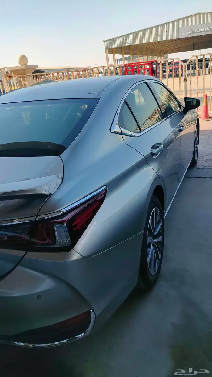 لكزس اي 300 اتش 2025 6