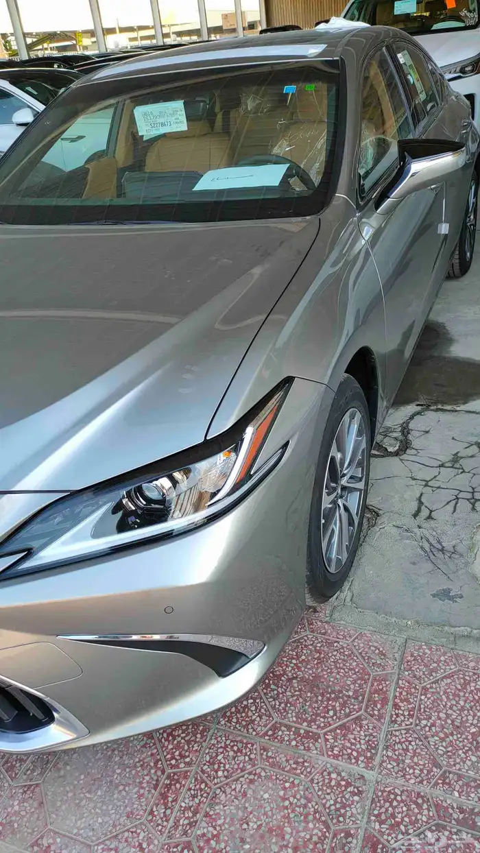 لكزس اي 300 اتش 2025 4