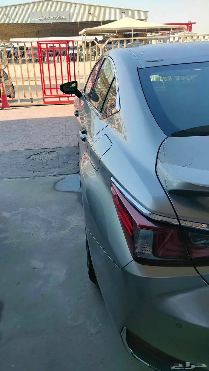 لكزس اي 300 اتش 2025 7