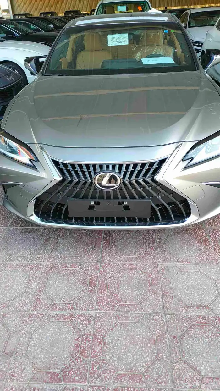 لكزس اي 300 اتش 2025 0