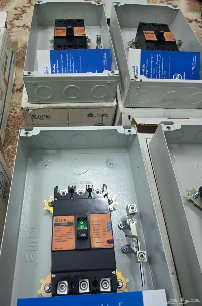 قواطع كهرباء الفنار جديدة بكرتونها 4