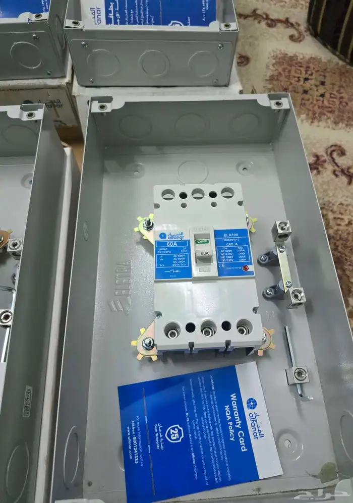 قواطع كهرباء الفنار جديدة بكرتونها 3