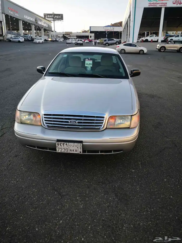فورد فكتوريا سعودي 2011 نظيف 3