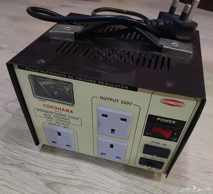 للبيع منظم ومحول كهرباء 110-220 فولت 0