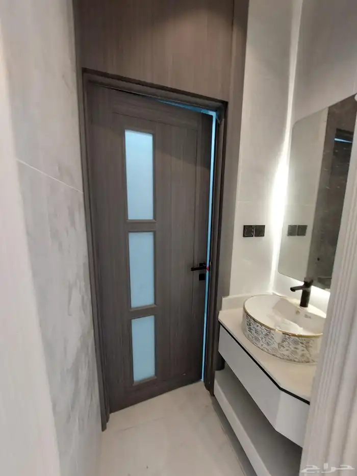 للبيع ملحق تمليك حي احد جديد 6غرف وصالة و2سطح خاص 7