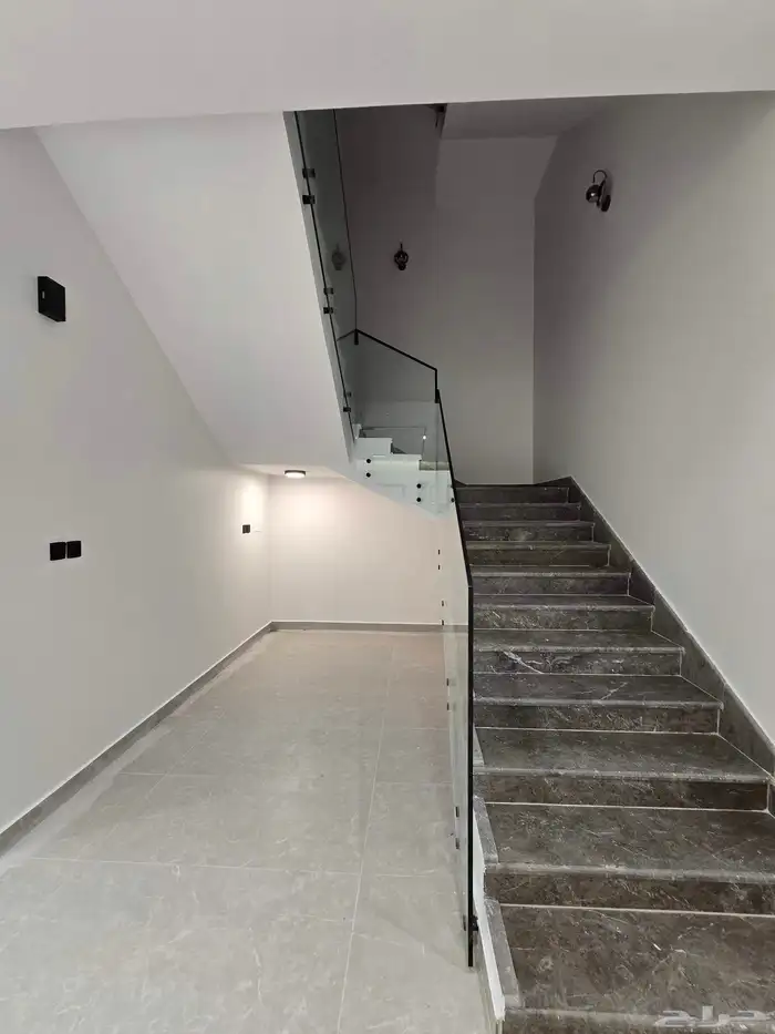 فيلا فالعزيزية حي الدفاع _ مساحة 230 مسطح البناء 411 7