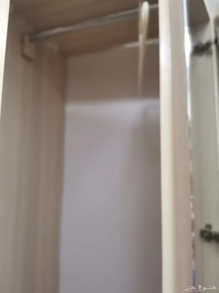 خزانه خشبيه نظيفه للبيع 2