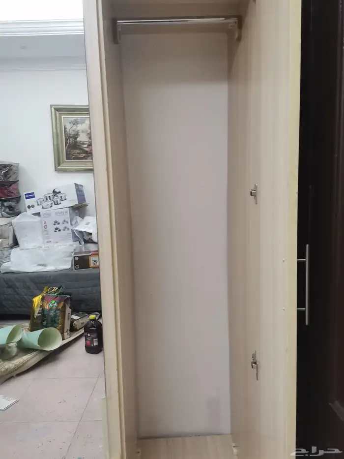 خزانه خشبيه نظيفه للبيع 0