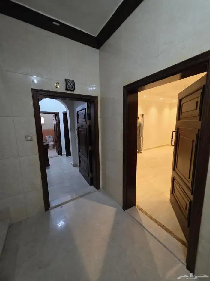 شقه 5 غرف مجدده للايجار حي المنار 0