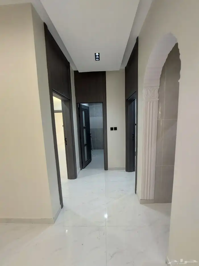 للبيع ملحق تمليك حي احد جديد 6غرف وصالة و2سطح خاص 17