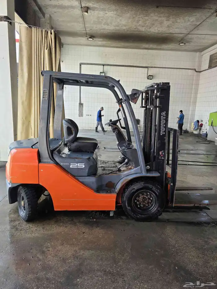 رافعات شوكيه فركلفت للايجار تاجير المعدات كرينات 1