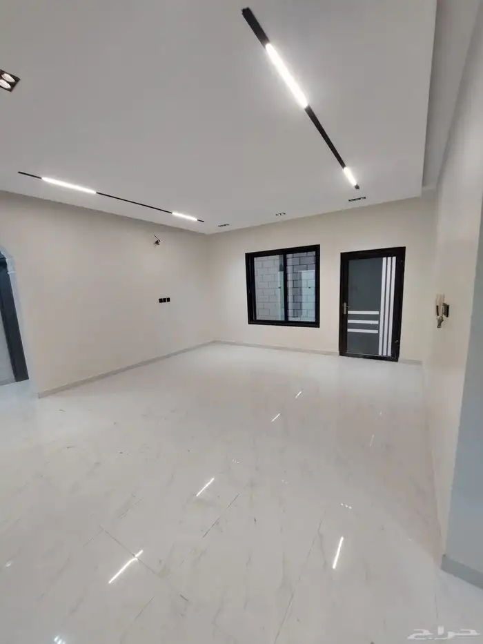 للبيع ملحق تمليك حي احد جديد 6غرف وصالة و2سطح خاص 16