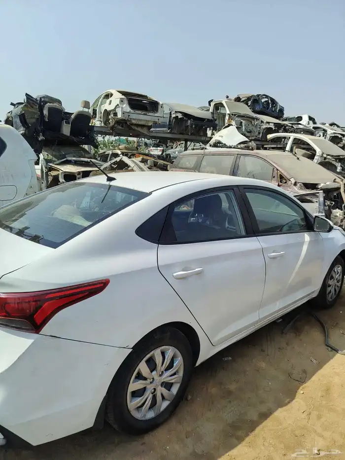 يوجد لدينا جميع قطع الغيار هونداي اكسنت كيا ريو تشليح 5