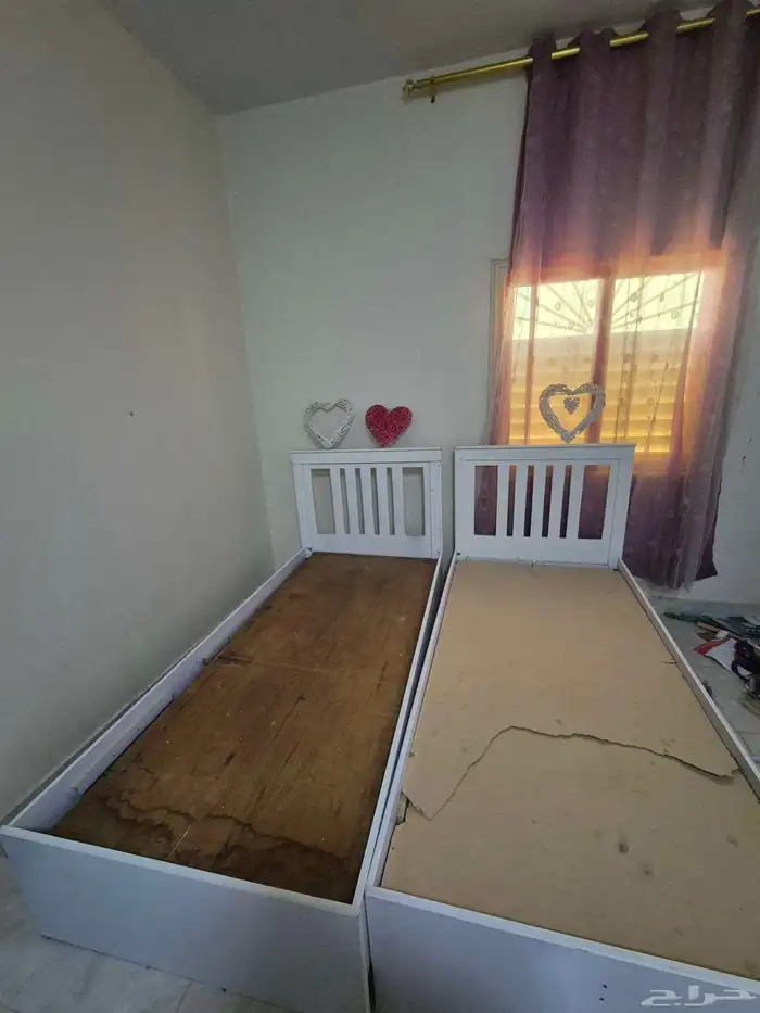 غرفة نوم (سرير كبير كينغ سايز) دولاب ثلاجة غسالة سرير اطفال 7