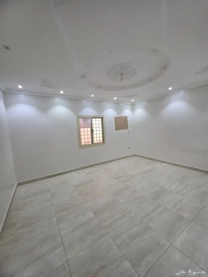 شقه 5 غرف مجدده للايجار حي المنار 9