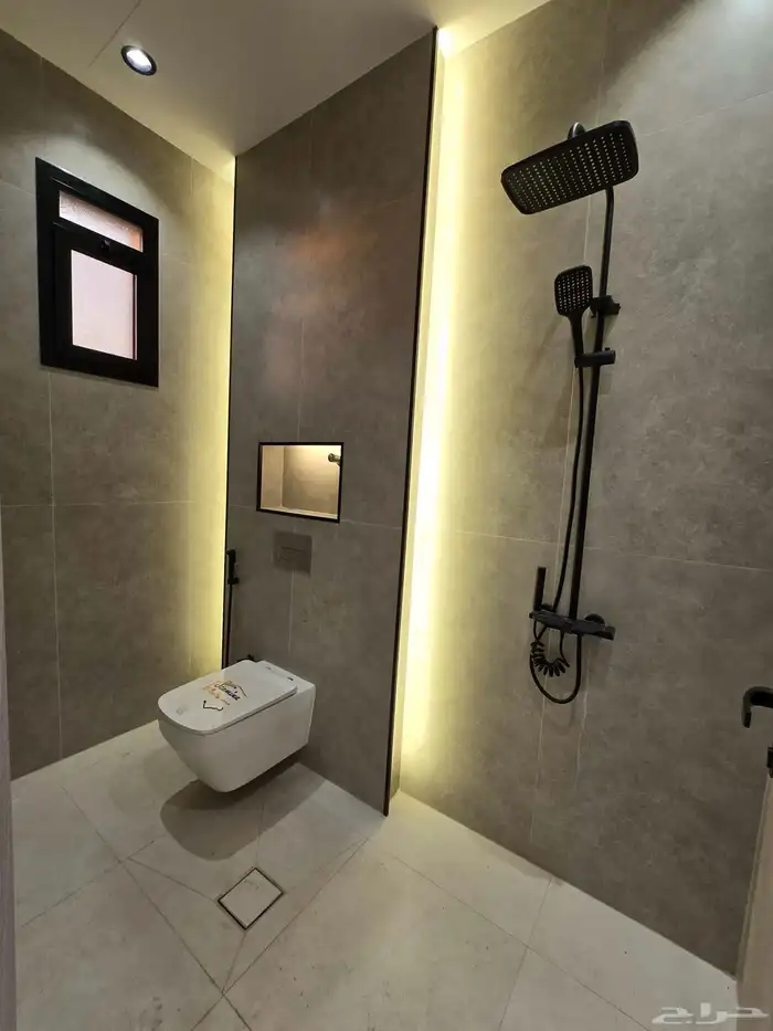 فيلا فالعزيزية حي الدفاع _ مساحة 230 مسطح البناء 411 4