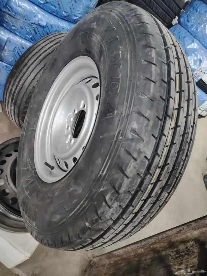 جنوط هلل فضي وفيراني هايلكس دبل مع كفرات شاهين مقاس 16 11