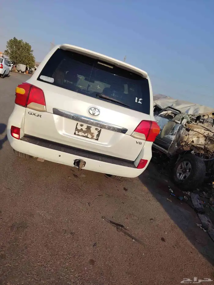 متوفر قطع غيار لاندكروزر موديل 2015 2