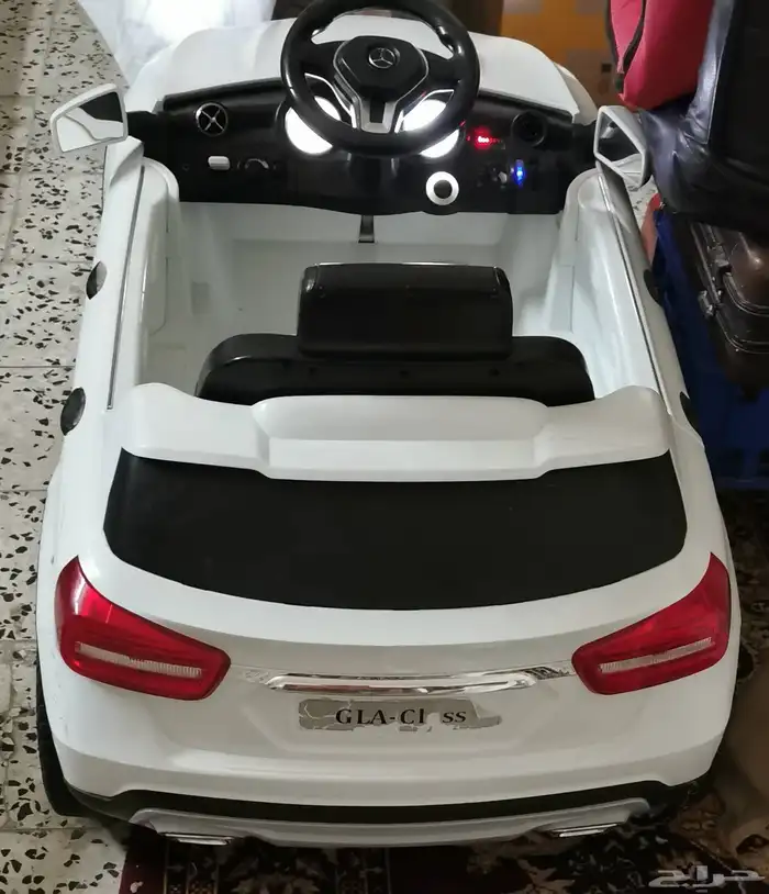 سيارة كهربائيه للأطفال بحاله جيده بطاريه جيده 2