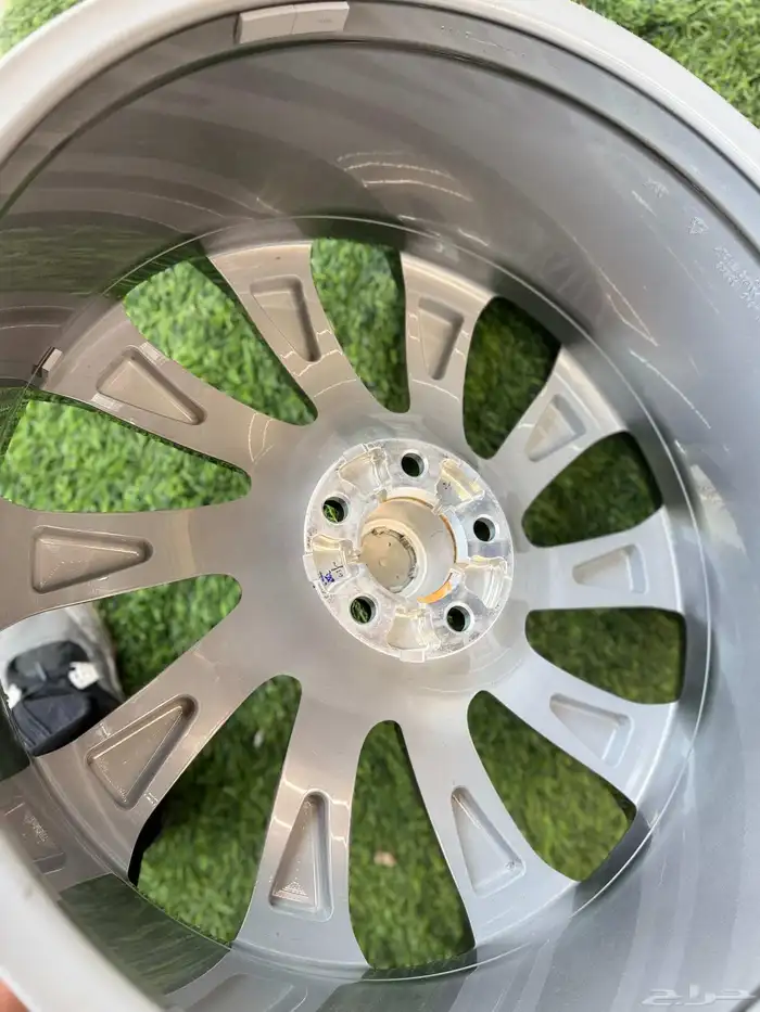 جنوط رنج روفر SV مقاس 23اصلي وكاله موديل 2025 9