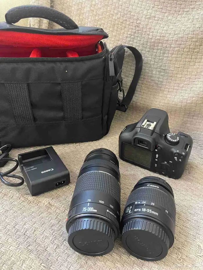 للبيع كاميرا Canon EOS 4000D بعدستين (18-55mm   75-300mm) 1
