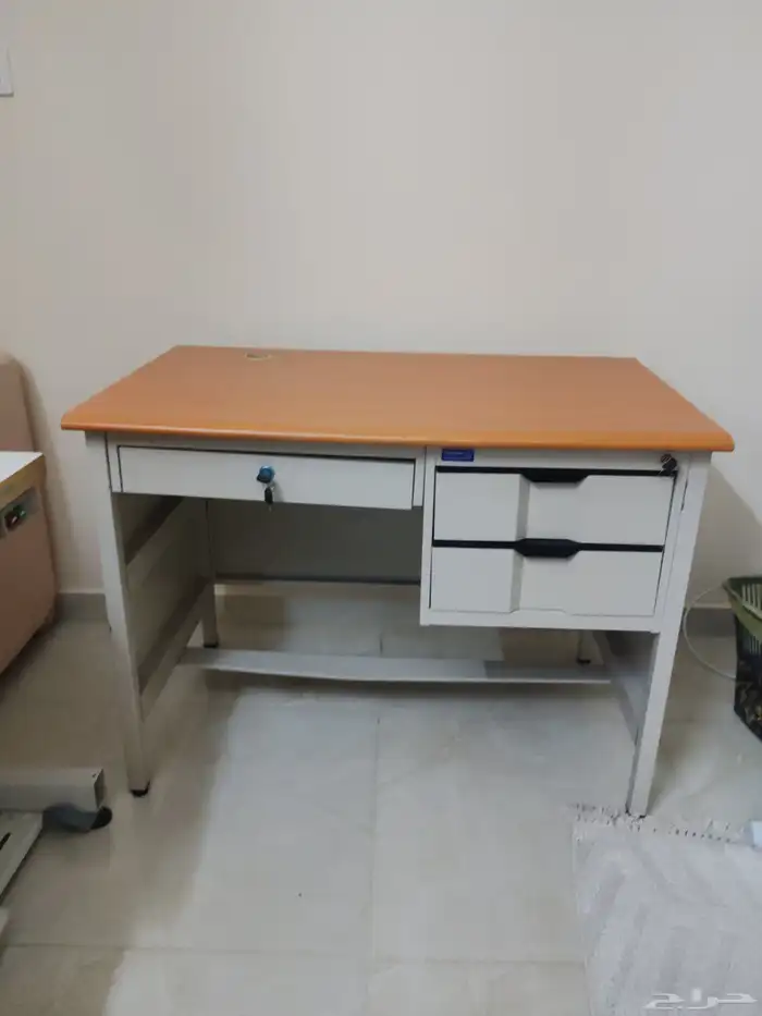 مكتب حديد جديد طول 100 سم و عرض 60 سم. 0