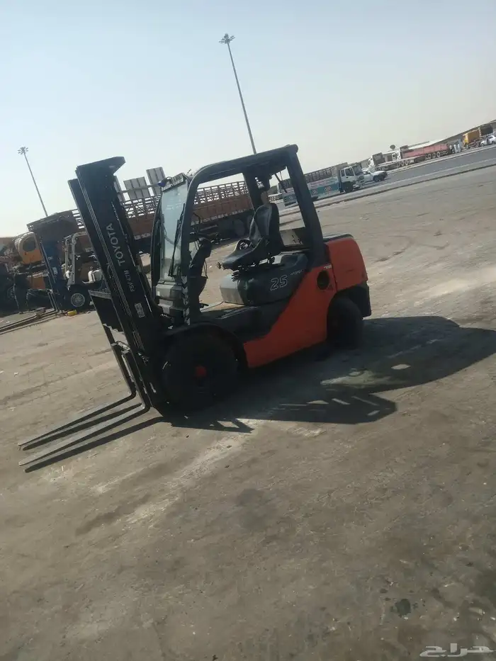 رافعات شوكيه للايجار جميع المقاسات بأسعار مناسبه 5