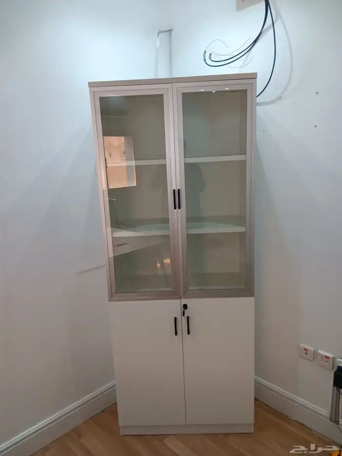 مكاتب و دواليب كراسي كنب كاونتر استقبال طاولة اجتماع 18