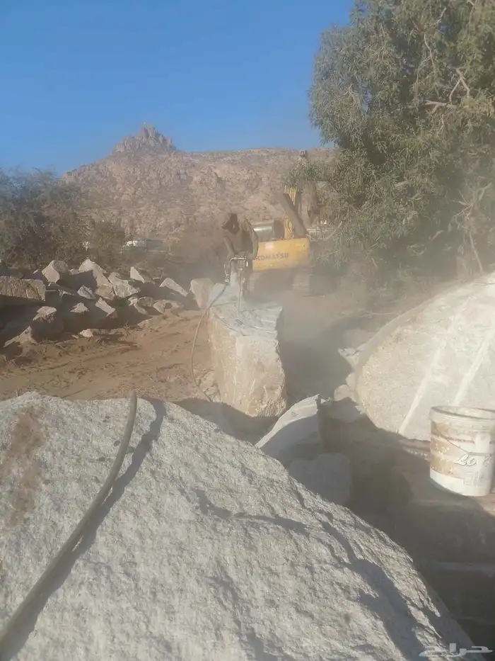 سواق بكلين ومعلم بنيان حجر 0