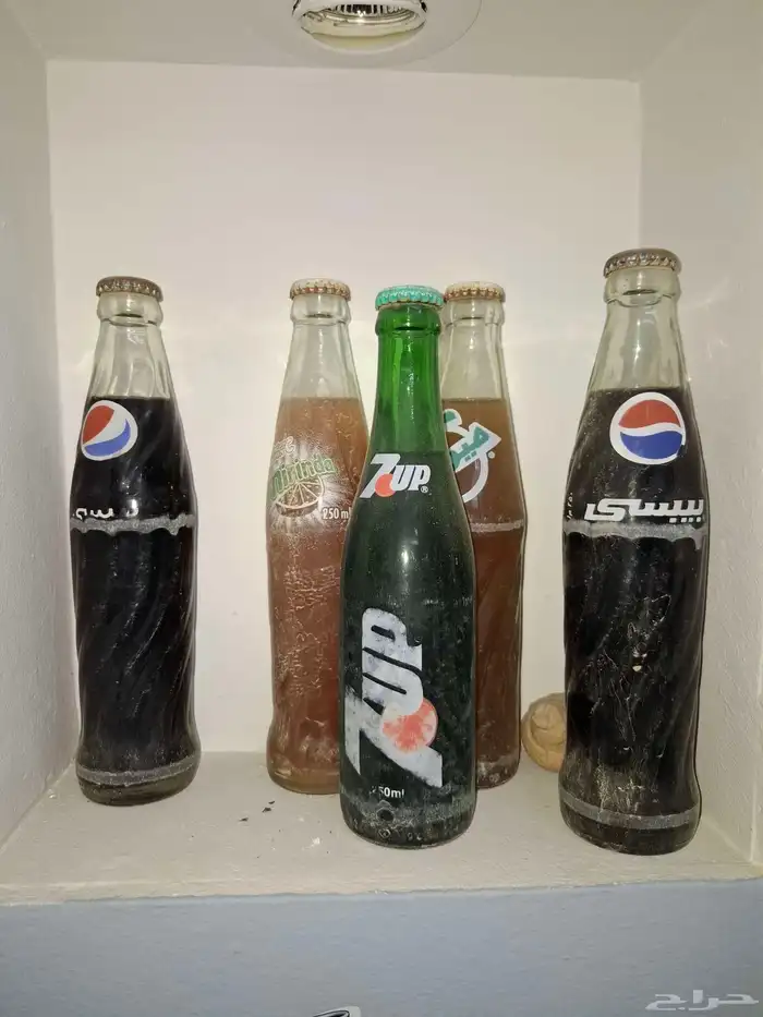 للبيع 11 كرتون بيبسي قزاز قديم يوجد 7 زجاجات مليانه 4