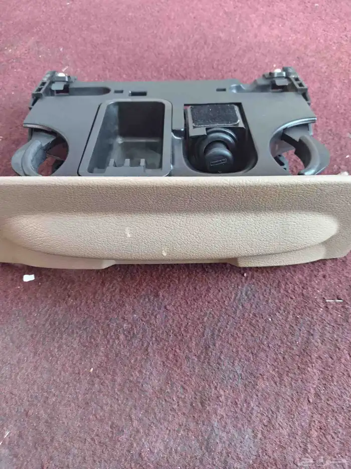 حامل الاكواب فورد فكتوريا موديل 2011 0